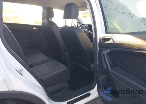 2021 Volkswagen Tiguan 2.0T Se/2.0T Se R-Line Black/2.0T Sel z USA, uszkodzony, nr VIN 3VV2B7AX3MM118247